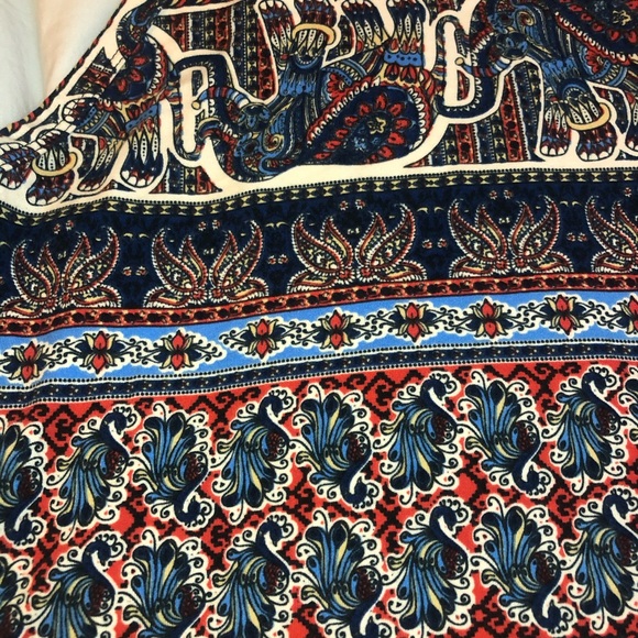 crop top with elefante on them - Picture 5 of 8